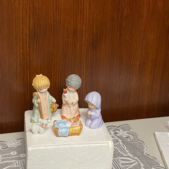 Vintage Homco 5602 porcelain Children nativity
Set - Picture 5 of 12